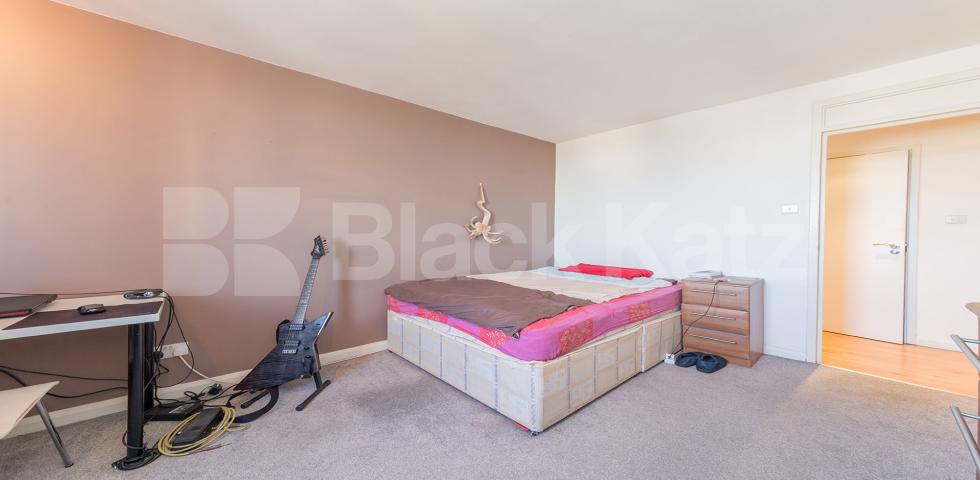 			NO TENANTS ADMINISTRATION FEES , 3 Bedroom, 1 bath, 1 reception Flat			 Shepherds Bush Green, Shepherds Bush